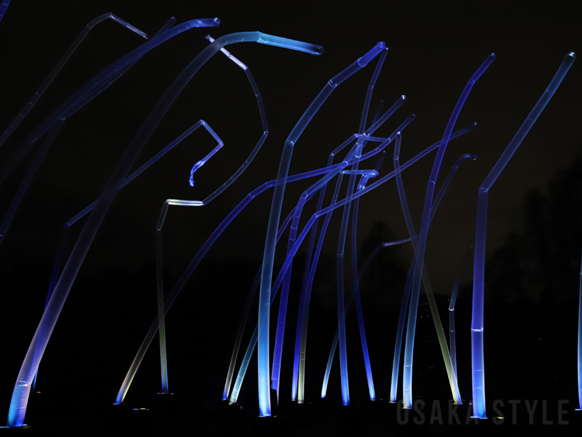 風と共に踊る柱群