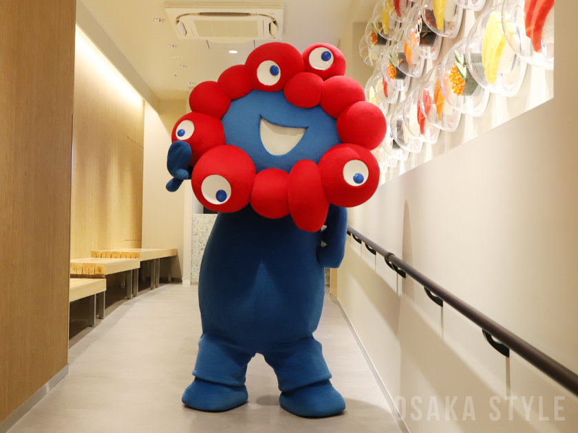 内覧会にミャクミャク登場