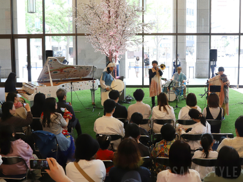 「クラゲバンド」による演奏