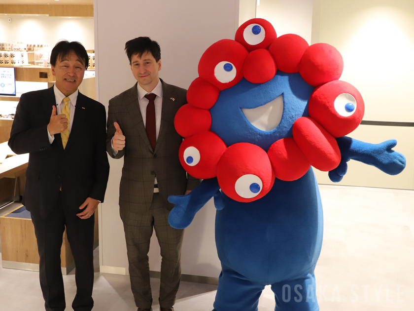 「くら寿司 メモリアル店 なんば千日前」の内覧会にミャクミャク登場