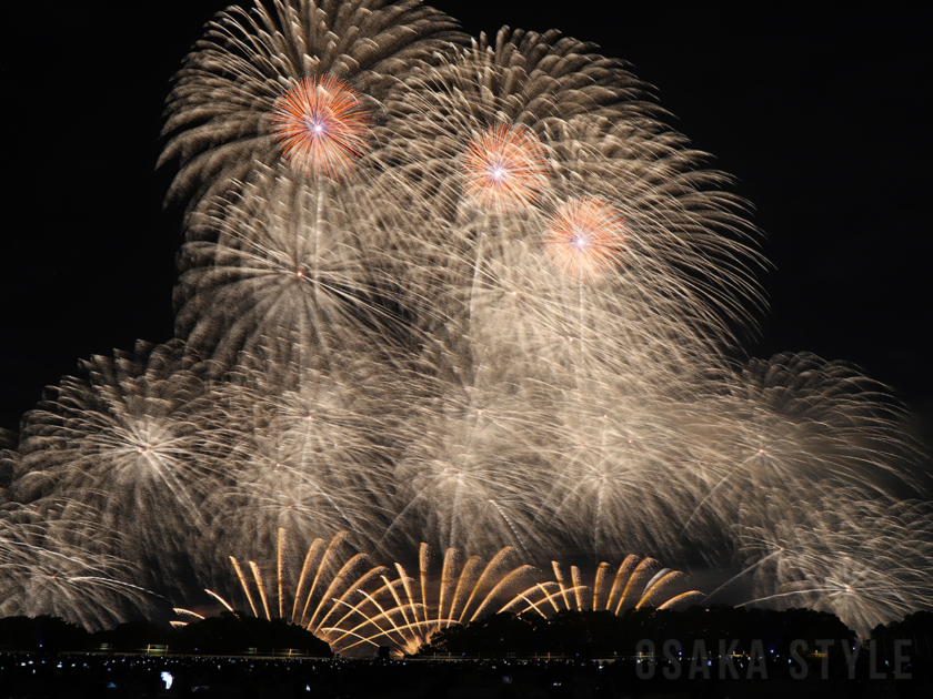 OSAKA BAY SKYLUMINA FIREWORKS & DRONES