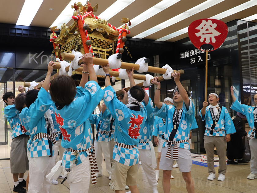 あべのハルカスで「阿倍野神輿」が巡行