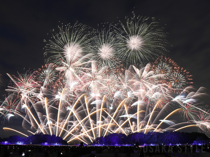 OSAKA BAY SKYLUMINA FIREWORKS & DRONES