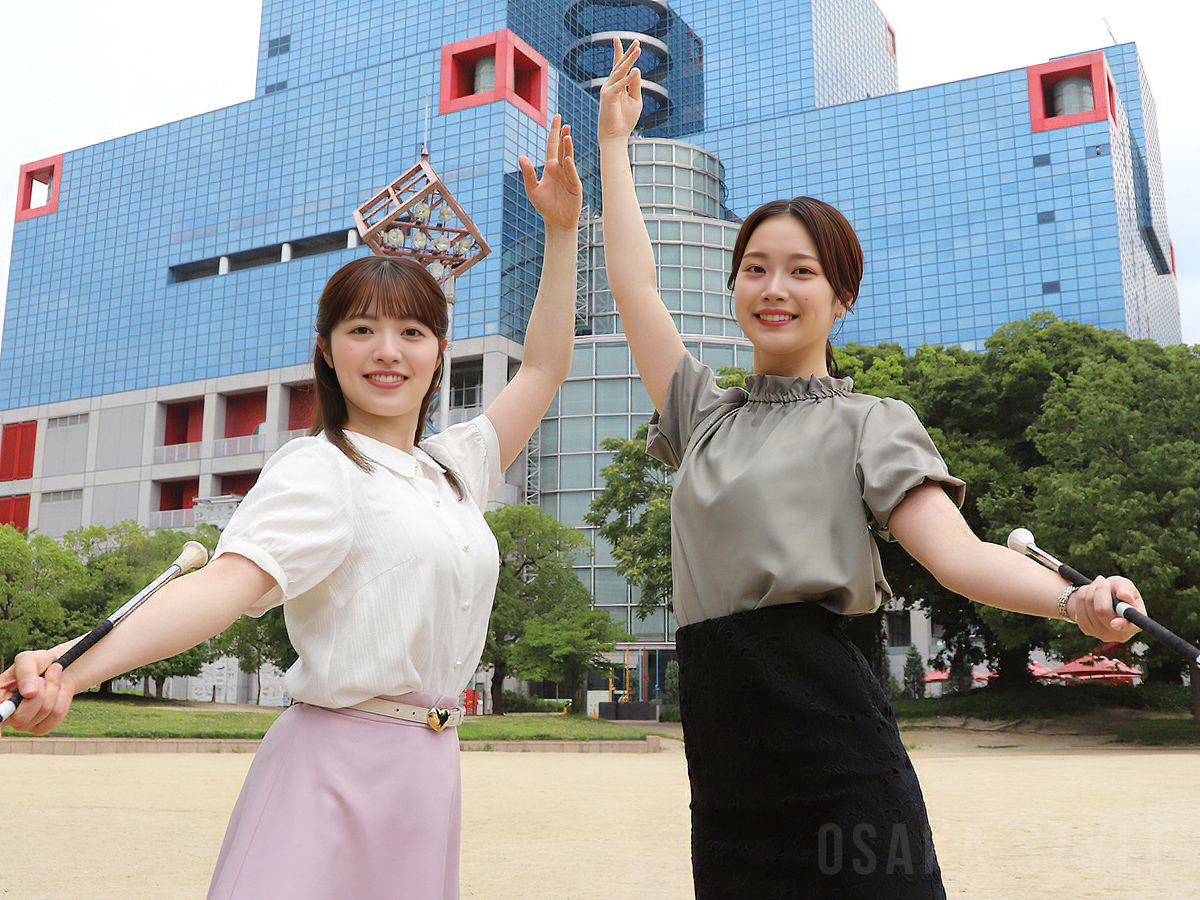 柏原怜奈アナウンサーと橋本和花子アナウンサーがバトントワリング披露