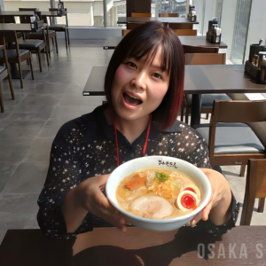 シンガーソングライターむんむが試食リポート