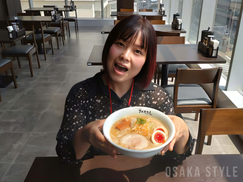 シンガーソングライターむんむが試食リポート