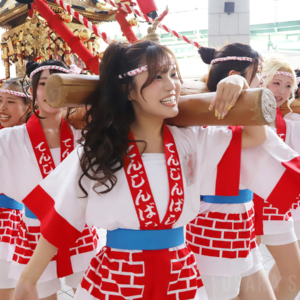 「天神祭ギャルみこし」本番へ向け神輿担ぎを練習