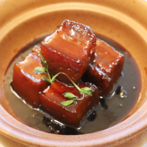 名物豚バラ肉の甘辛煮込み