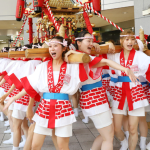 「天神祭ギャルみこし」本番へ向け神輿担ぎを練習