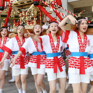 「天神祭ギャルみこし」本番へ向け神輿担ぎを練習