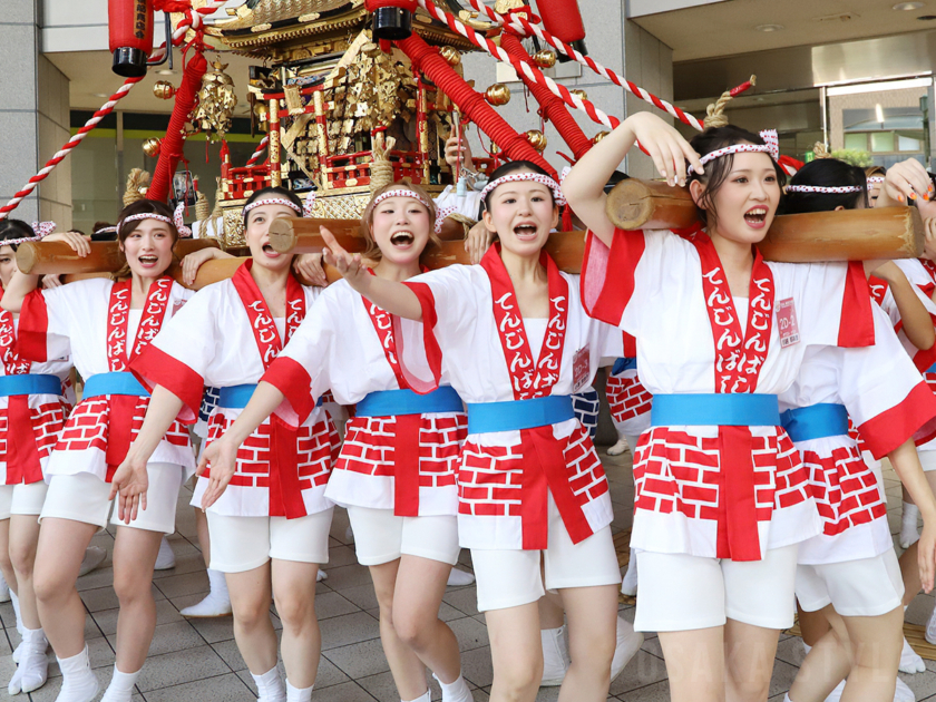 「天神祭ギャルみこし」本番へ向け神輿担ぎを練習