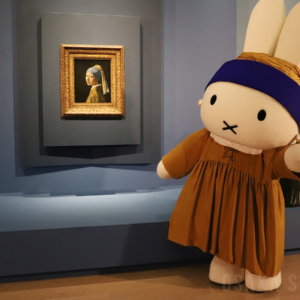 「フェルメール《真珠の耳飾りの少女》展 17世紀オランダ絵画の名品、奇跡の再来日」内覧会にミッフイー登場