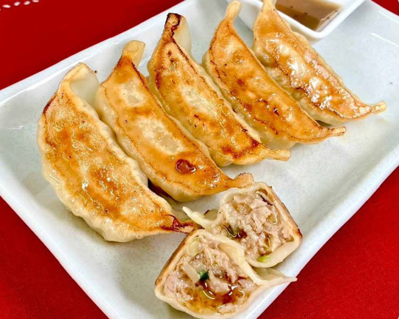 「宇都宮餃子 はちまん餃子」肉汁あふれる焼き餃子