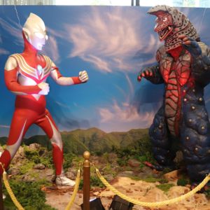「ウルトラヒーローズEXPO2026 うめだサマーフェスティバル」ウルトラマンデパートのフォトスポット