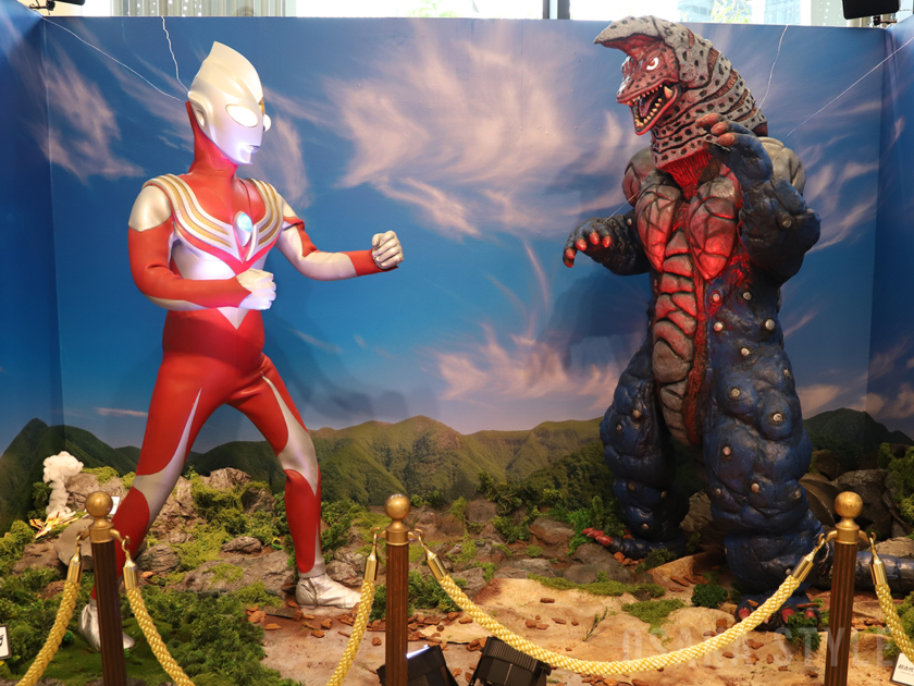 「ウルトラヒーローズEXPO2026 うめだサマーフェスティバル」ウルトラマンデパートのフォトスポット