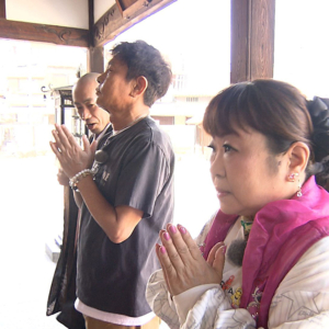 「ごぶごぶ」に天童よしみさん　浜田雅功さんと八尾で地元巡り
