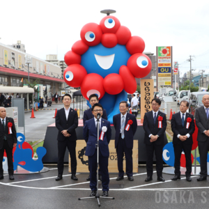ミャクミャクモニュメント「いらっしゃい」のお披露目式