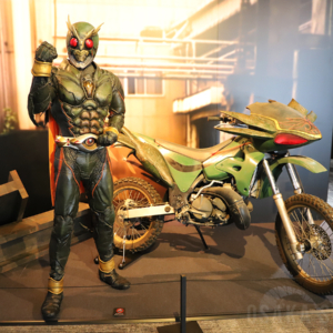 『仮面ライダーアギト』 25 周年記念 真アギト展