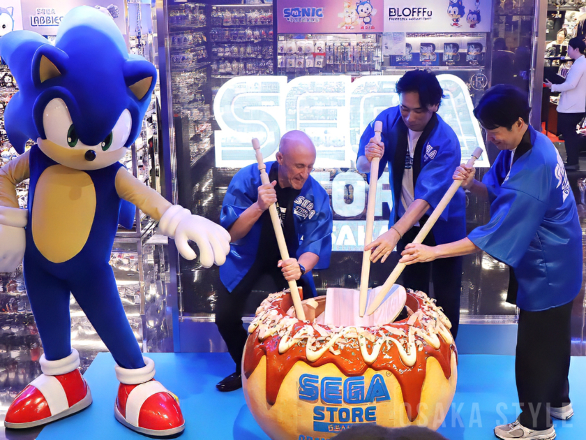 「SEGA STORE OSAKA」オープニングセレモニーで鏡割り
